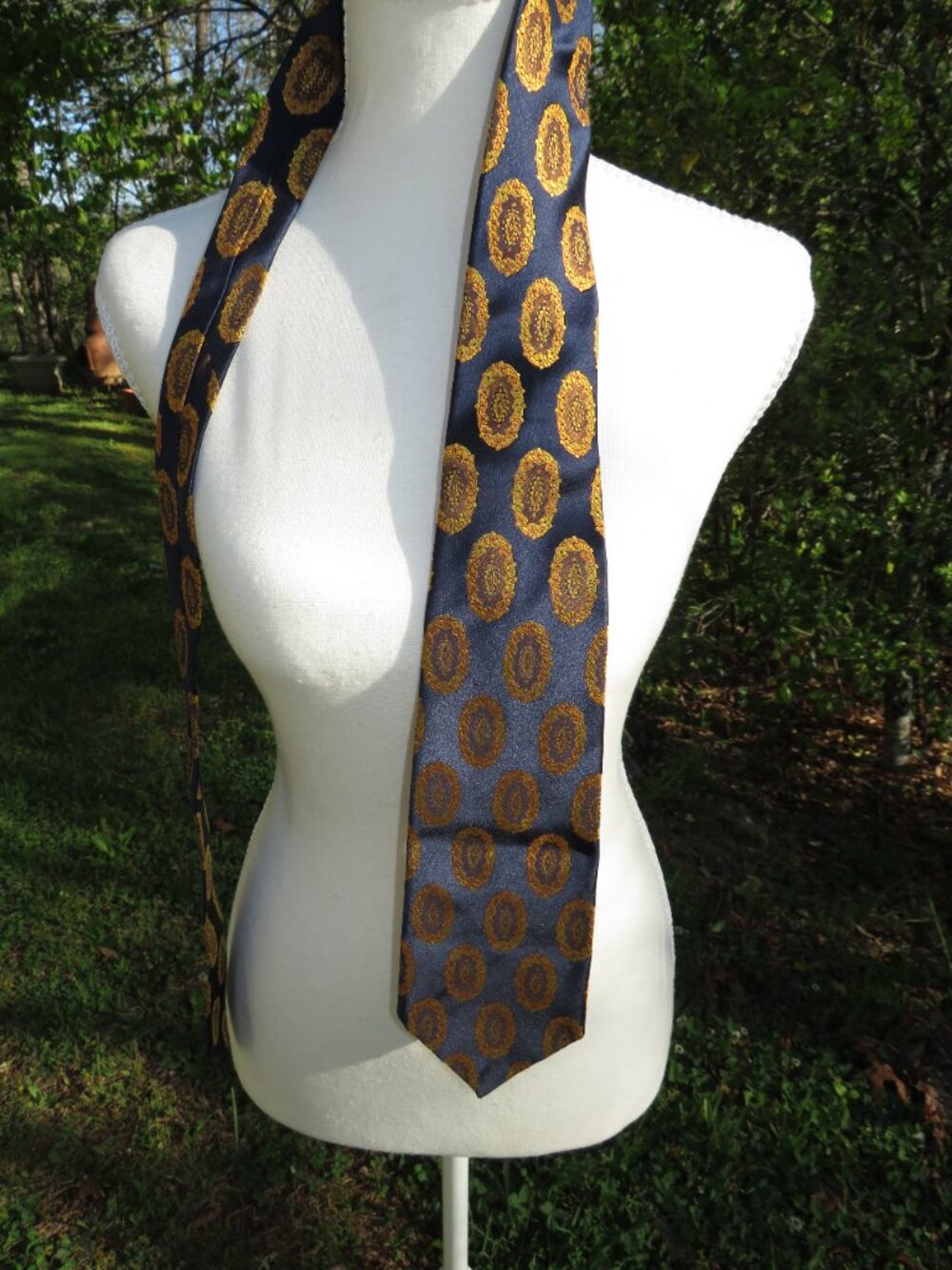 Vintage Christian Dior Silk Tie | Navy Gold Medallion Pattern | 53" Long 4" Wide - Picture 2 of 4
